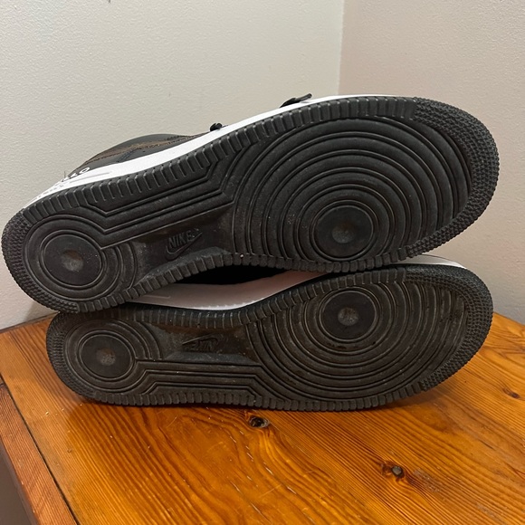 1 of 1 Custom made Nike Air Force 1 ‘hello’ uses genuine repurposed LV material - Picture 3 of 4